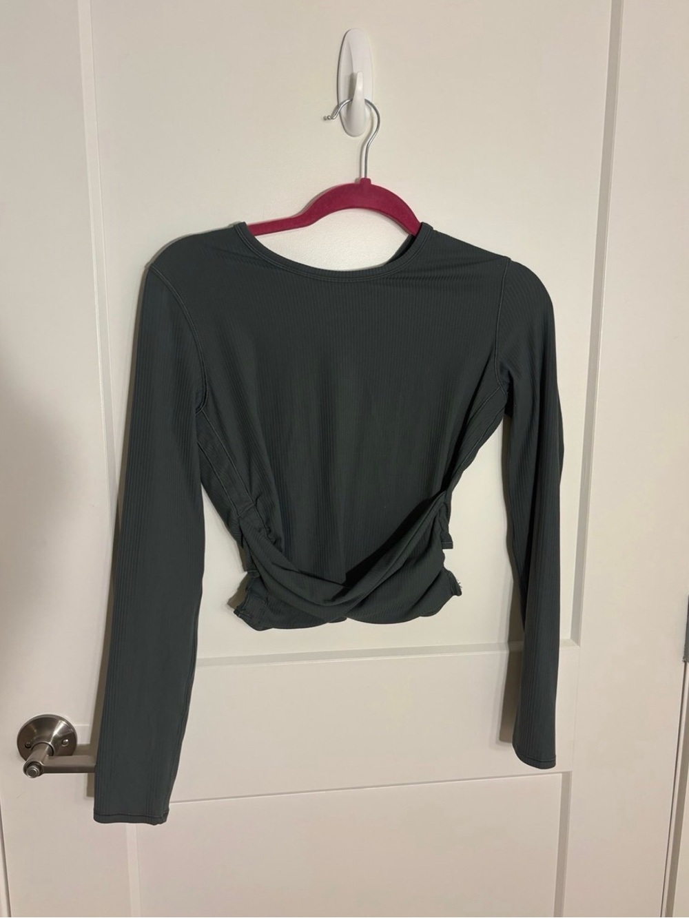 lululemon athletica Women's Long Sleeve Ribbed Crop Top in Dark Green - Picture 3 of 3